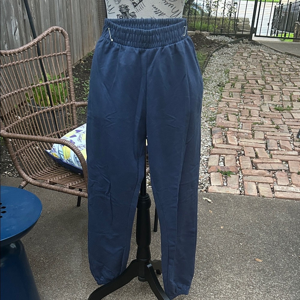 Missguided + Navy Joggers